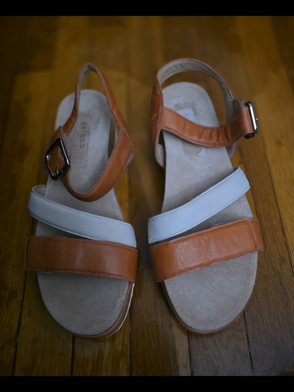 Women’s Two-Tone Tan & Cream Leather Sandals with Buckle Strap